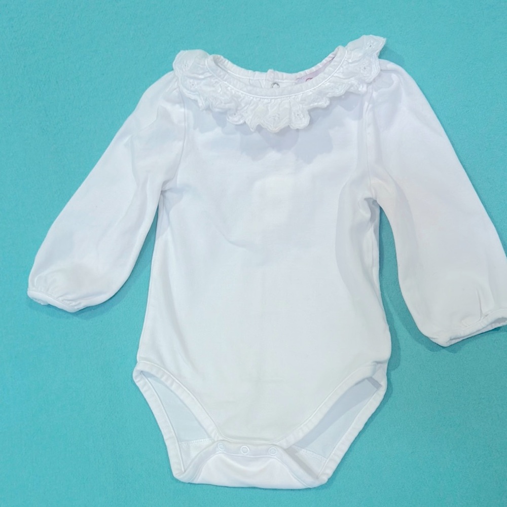 Trotters of London white eyelet Ruffled Collar Onesie 6-12 month. 100 % cotton